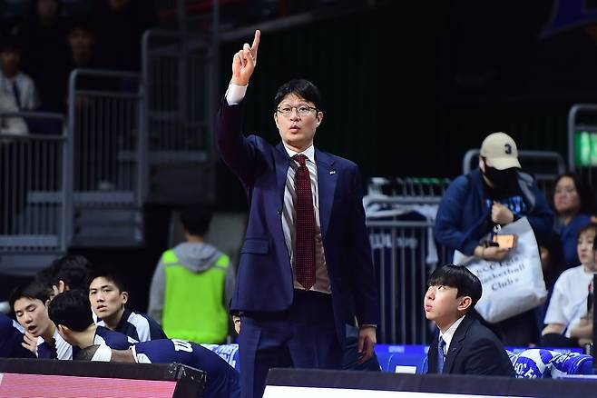 부산 KCC 코치 시절 이규섭 감독 [KBL 제공. 재판매 및 DB 금지]