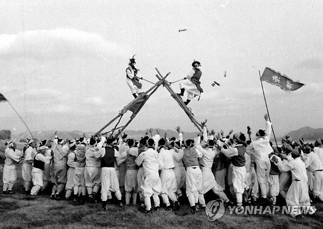 1968년 안동 차전놀이 [연합뉴스 자료사진]