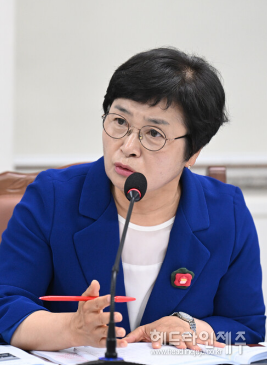 6.3지방선거에서 무투표 당선되며 제주도의회 사상 첫 여성 3선의원이란 기록을 쓰게 된 강성의 의원. ⓒ헤드라인제주