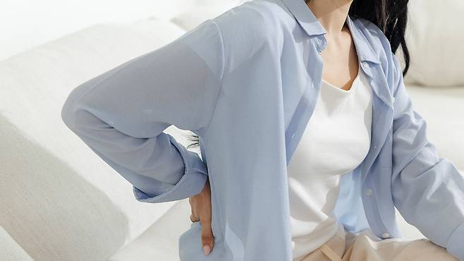 허리가 보내는 신호를 이해하고 적절한 보존적 치료로 회복의 방향을 잡는 것이 중요하다｜출처: 클립아트코리아