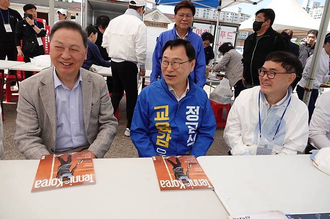 강태선 서울시체육회장과 정근식 서울시 교육감후보, 김은섭 서울시테니스협회장