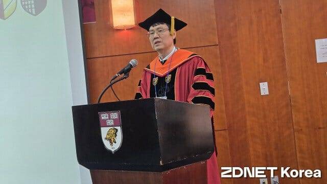 정익래 고려대 정보보호·개인정보보호대학원장이 입학식사를 하고 있다.