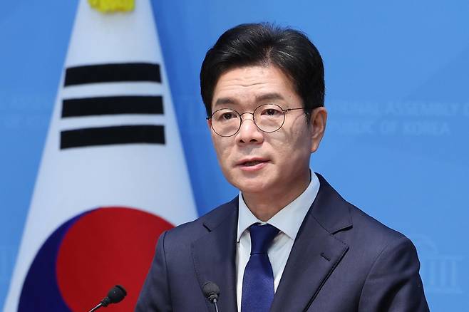 정원오 더불어민주당 서울시장 후보가 15일 서울 여의도 국회 소통관에서 공약 발표 기자회견을 하고 있다. 2026.5.15 뉴스1