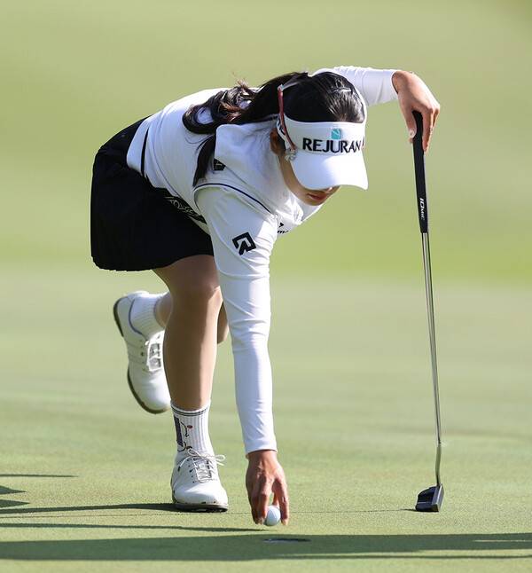 2026년 한국여자프로골프(KLPGA) 투어 제18회 두산 매치플레이 8강에 진출한 노승희 프로가 16강전에서 경기하는 모습이다. 사진제공=KLPGA (사진을 무단으로 사용하지 마십시오.)