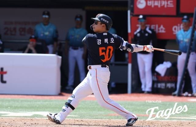 강백호가 16일 KT전에서 타격하고 있다. 사진=한화 제공