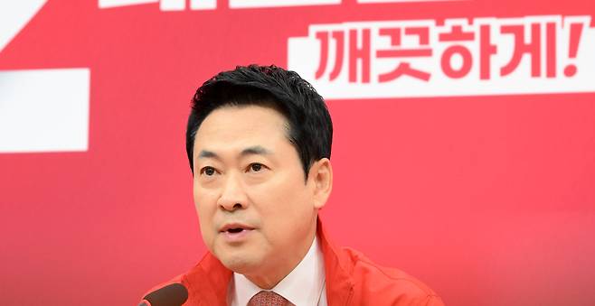 장동혁 국민의힘 대표가 15일 오전 서울 여의도 국회에서 열린 중앙선거대책위원회의에서 모두발언하고 있다. 이상섭 기자