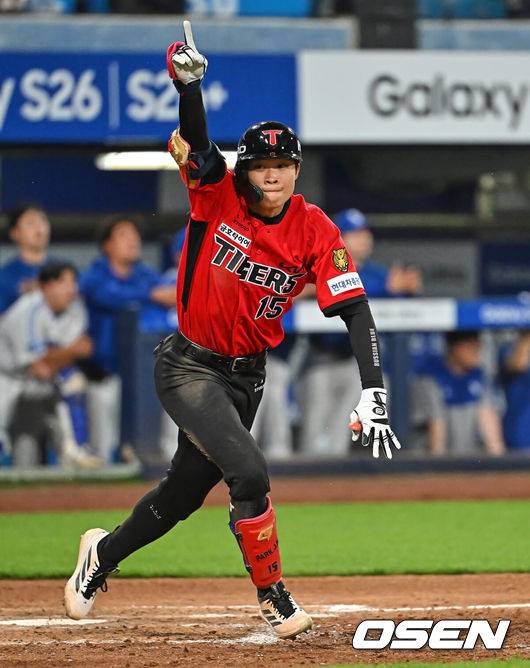 [OSEN=대구, 이석우 기자] 15일 대구삼성라이온즈파크에서 2026 신한 SOL KBO 리그 삼성 라이온즈와 KIA 타이거즈의 경기가 열렸다. 홈팀 삼성은 후라도가, 방문팀 KIA는 네일이 선발 출전했다. KIA 타이거즈 박재현이 9회초 1사 2루 ㅜ월 역전 2점 홈런을 치고 포효하고 있다. 2026.05.15 / foto0307@osen.co.kr