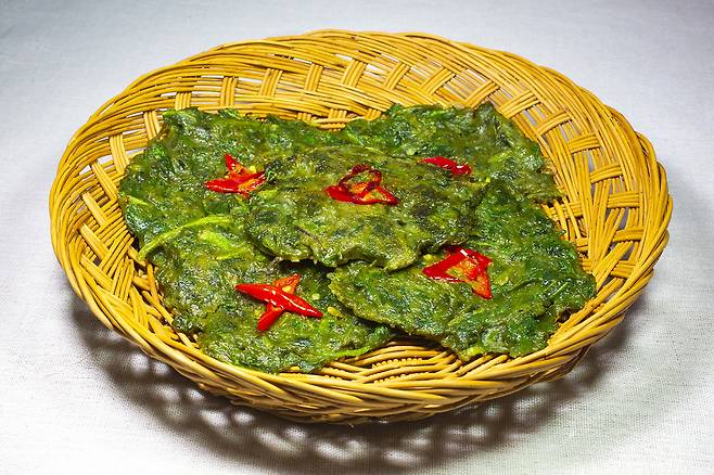 부침가루와 쑥만 있으면 손쉽게 만들 수 있고 밥 반찬은 물론 아이들 간식, 어른들의 술안주로도 잘 어울린다.&nbsp;클립아트코리아 제공