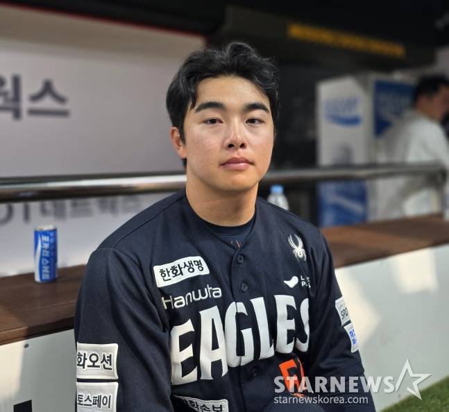 한화 문현빈이 15일 수원 KT전을 승리로 이끈 뒤 취재진과 인터뷰에 응했다. /사진=김동윤 기자