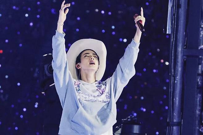 'EL GUAPO JIN IN MEXICO' 방탄소년단 진, 멕시코 셀럽들도 반한 비주얼 천재
