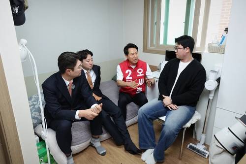 오세훈-이준석, 서울 노원구 공릉동 청년 원룸 방문 [오세훈 후보 선거캠프 제공. 재판매 및 DB 금지]
