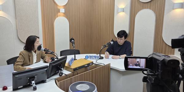 이승기 변호사(오른쪽)과 박주언 앵커 2026.5.15 [경인방송 시사뉴스팀]