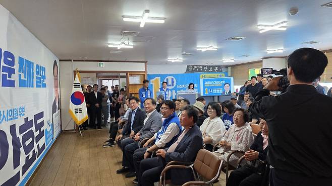 서산 대산·지곡 선거구에 출마한 더불어민주당 안효돈 후보가 16일 오후 2시 선거사무소 개소식을 열고 본격적인 선거운동에 돌입했다.(사진=임붕순 기자)