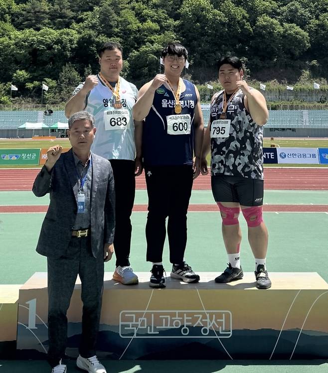 '제80회 전국육상경기선수권대회' 남자 일반부 포환던지기에 출전한 박시훈이 종전 대회 기록 18m95를 넘어서는 19m10을 던지며, 대회 우승은 물론 한국 육상 남자 포환던지기 역대 2위 기록도 갈아치웠다. 시체육회 제공