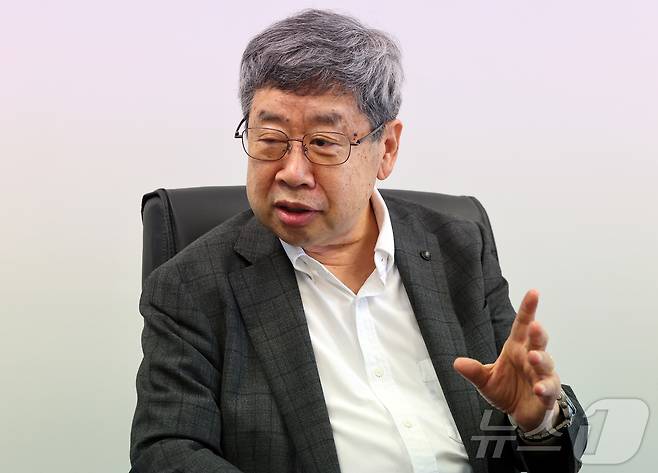조동근 명지대학교 경제학과 명예교수가 14일 서울 종로구 뉴스1 사옥에서 열린 "삼성전자 성과급 갈등 어떻게 풀어야 하나＂ 긴급 좌담회에서 발언하고 있다. 2026.5.14 ⓒ 뉴스1 김진환 기자