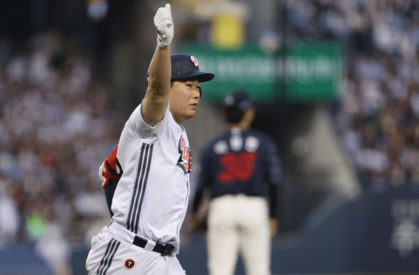16일 두산 베어스가 서울 잠실야구장에서 열린 2026 신한 SOL KBO리그 홈경기에서 롯데 자이언츠를 연장 11회 끝에 10-9로 제압했다.(두산 양의지). /사진=두산 베어스