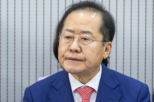 제21대 대통령후보자 국민의힘 3차 경선 진출자를 발표하는 29일 오후 서울 여의도 국민의힘 중앙당사에서 홍준표 후보가 결과를 기다리고 있다. 2025.04.29 뉴시스