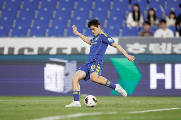 국내파로 다재다능한 울산HD 공격수 이동경. 한국프로축구연맹 제공