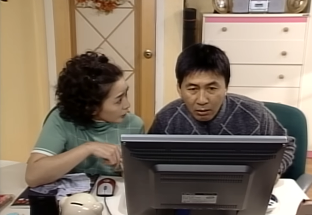 2003년 방송된 시트콤 ‘똑바로 살아라’ 속 한 장면이 최근 온라인에서 재조명되며 화제를 모으고 있다. [SBS 똑바로 살아라 캡처]