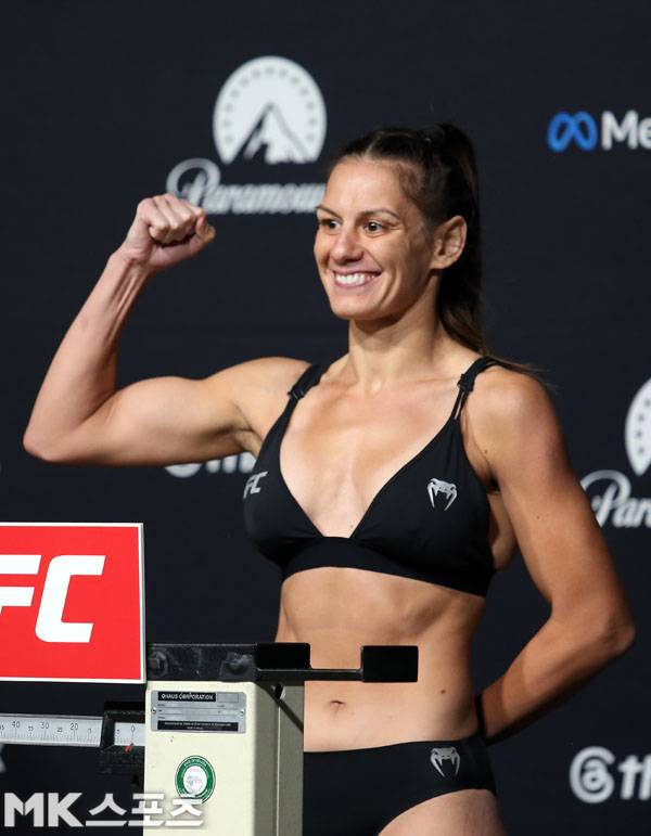 아르델리안은 UFC 역사상 최초로 캡슐 록을 이용해 서브미션을 받은 선수가 됐다. 사진(美 라스베가스)= 김재호 특파원