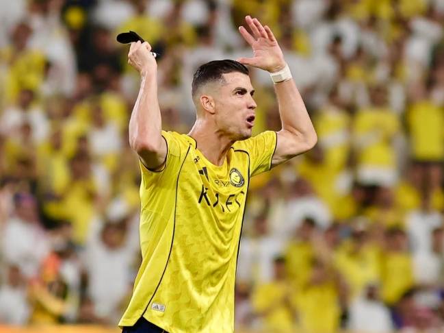 아시아축구연맹(AFC) 챔피언스리그2(ACL2) 우승에 실패한 크리스티아누 호날두(알나스르)가 시상식에 불참해 비판 여론이 제기됐다. /사진=크리스티아누 호날두 인스타그램 캡처