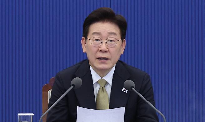 이재명 대통령이 14일 청와대에서 열린 수석보좌관회의에서 발언하고 있다. 연합뉴스
