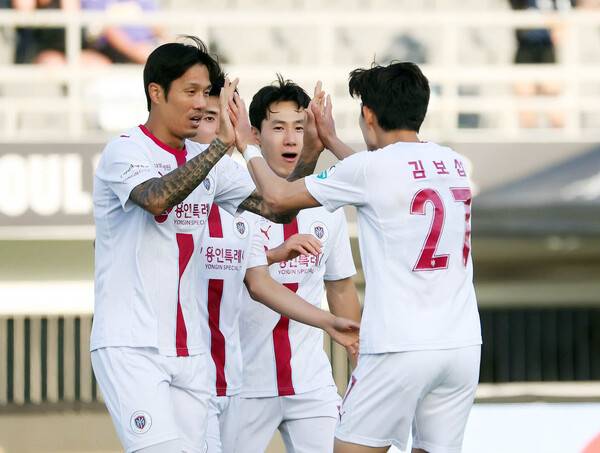 '2승 4무 5패' 용인FC, 서울 이랜드전 2-2 무승부...사진은 후반 추가시간에 용인FC 석현준이 골을 성공시키고 기뻐하는 모습.(사진제공=용인FC)