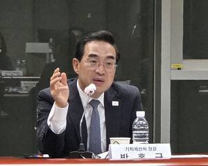 박홍근 기획예산처 장관이 18일 광주 동구 국립아시아문화전당 회의실2에서 열린 '지역 문화예술 현장 간담회'에서 문화산업 육성과 기초예술 지원 방향에 대해 발언하고 있다. /정유진 기자 jin1@namdonews.com