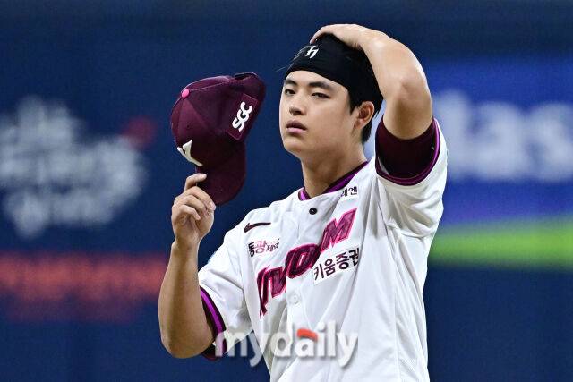 3일 서울 고척스카이돔에서 열린 '2026 신한 SOL BANK KBO리그' 키움 히어로즈와 두산 베어스 경기. 키움 선발 박준현이 투구 준비를 하고 있다./마이데일리