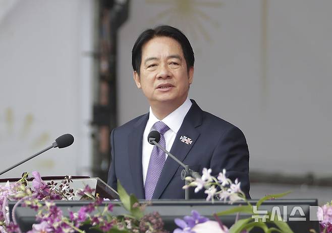 [타이베이(대만)=AP/뉴시스]도널드 트럼프 미국 대통령이 시진핑 중국 국가주석과 '대만 무기 판매' 문제를 논의했다고 밝힌 가운데, 라이칭더 대만 총통이 "대만-미국 안보 협력과 무기 판매는 지역 평화·안정을 유지하는 핵심 요소"라는 입장을 냈다. 사진은 라이 총통이 2024년 10월10일 타이베이의 총통 관저에서 연설하는 모습. 2026.05.18.