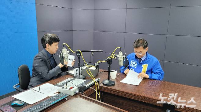 강원영동CBS '6·3 지방선거 특집 후보자 초청 대담'에 출연한 더불어민주당 김중남 강릉시장 예비후보. 전영래 기자