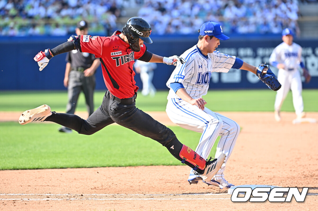 [OSEN=대구, 이석우 기자] 17일 대구삼성라이온즈파크에서 2026 신한 SOL KBO 리그 삼성 라이온즈와 KIA 타이거즈의 경기가 열렸다.홈팀 삼성은 최원태가, 방문팀 KIA는 김태형이 선발 출전했다.KIA 타이거즈 박재현이 4회초 1사 1,3루 김도영의 우익수 희생 플라이때 홈에서 세이프되고 있다. 2026.05.17 / foto0307@osen.co.kr