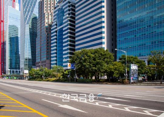 발행어음 사업 진출 가능성이 큰 삼성증권, 메리츠증권, 신한투자증권, 키움증권, 하나증권 등에 업계의 관심이 집중되고 있다.  여의도 증권가 정경.  사진=클립아트코리아