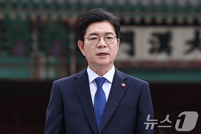 정원오 더불어민주당 서울시장 후보가 19일 서울 덕수궁 대한문 앞에서 열린 위성곤 제주지사 후보와의 상생협력 정책협약식에서 인사말을 하고 있다. 2026.5.19 ⓒ 뉴스1 구윤성 기자