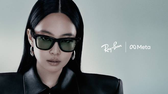가수 제니가 착용한 레이밴 메타 웨이페어러(RAY-BAN META WAYFARER) [사진=메타 제공]