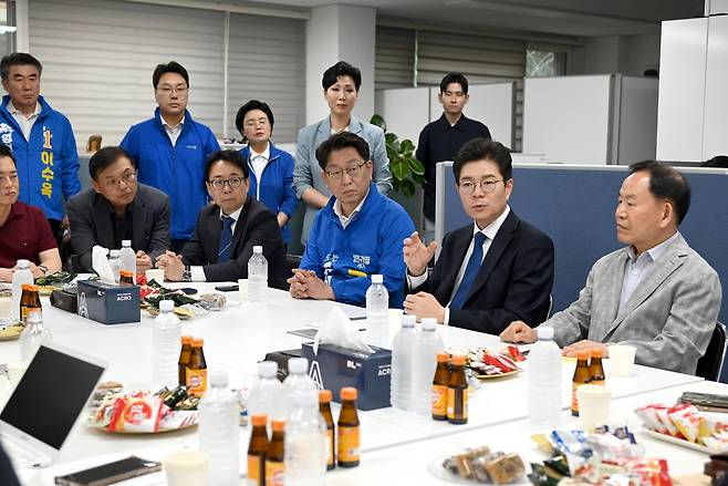 간담회