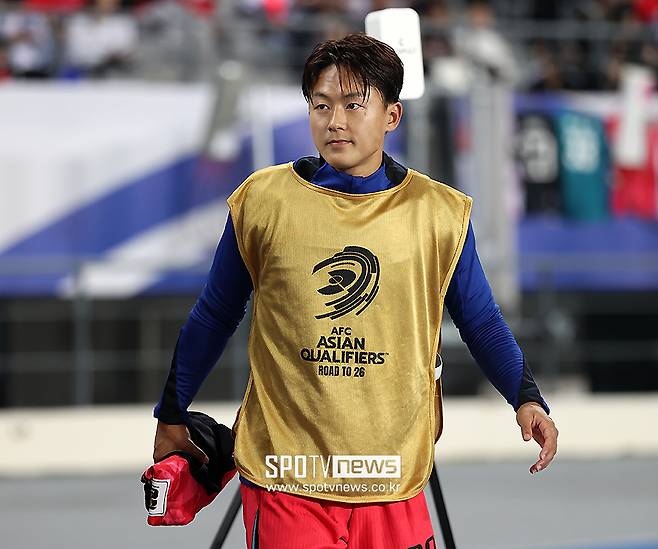 ▲ '2026 국제축구연맹(FIFA) 북중미 월드컵' 한국과 이라크의 3차 예선전이 15일 오후 경기도 용인 미르스타디움에서 열렸다. 이승우가 벤치로 향하고 있다.&nbsp; ⓒ곽혜미 기자