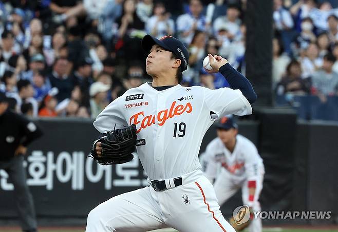 역투하는 왕옌청 (대전=연합뉴스) 이주형 기자 = 16일 대전 한화생명 볼파크에서 열린 2026 신한 SOL 뱅크 KBO리그 삼성 라이온즈와 한화 이글스의 경기. 한화 선발투수 왕옌청이 역투하고 있다. 2026.4.16 coolee@yna.co.kr