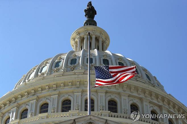 미국 국회의사당 앞 성조기 [AFP=연합뉴스 자료사진. 재판매 및 DB 금지]
