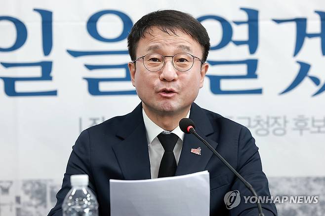 발언하는 민주당 한병도 원내대표 (광주=연합뉴스) 신현우 기자 = 더불어민주당 상임공동선대위원장인 한병도 원내대표가 18일 광주 임택 동구청장 후보 선거사무소에서 열린 현장 중앙선거대책위원회의에 참석해 발언하고 있다. 2026.5.18 nowwego@yna.co.kr