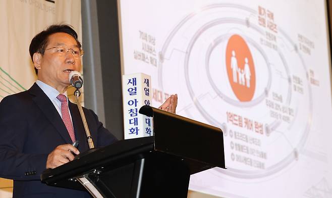 ▲ 20일 오전 인천 연수구 쉐라톤 그랜드 인천 호텔에서 열린 '제9회 전국동시지방선거 인천시장 후보 초청 새얼아침대화'에서 국민의힘 유정복 후보가 강연을 하고 있다. /이재민 기자 leejm@incheonilbo.com