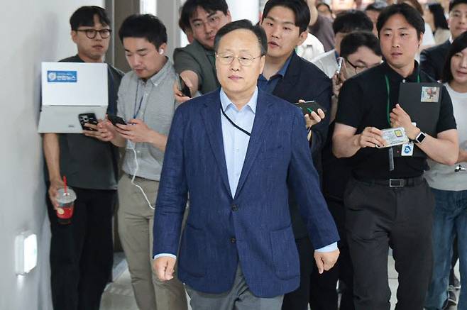 3차 사후조정 들어가는 여명구 사측 대표교섭위원.(사진=연합뉴스)