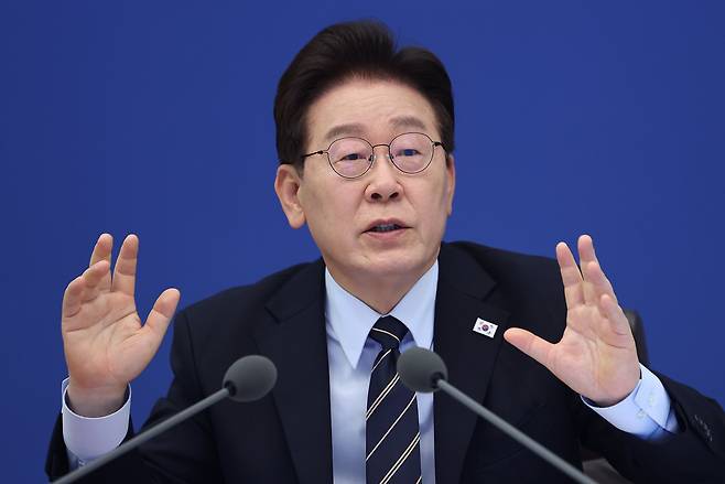 이재명 대통령이 20일 청와대에서 열린 국무회의 겸 비상경제점검회의에서 발언하고 있다./연합뉴스