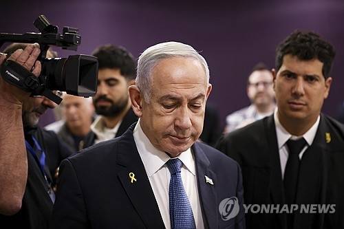 지난 4월말 부패 혐의 재판에 출석하기 위해 텔아비브(이스라엘 최대도시) 지방법원에 도착한 벤야민 네타냐후 이스라엘 총리. [EPA=연합뉴스 자료사진]