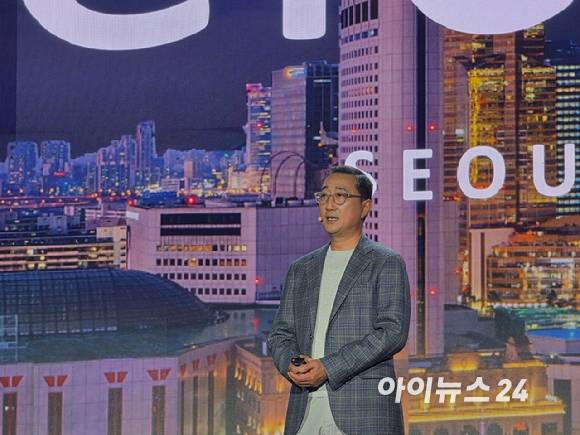함기호 AWS코리아 대표가 20일 서울 코엑스에서 열린 'AWS 서밋 서울 2026'에서 키노트를 하고 있다. [사진=윤소진 기자]