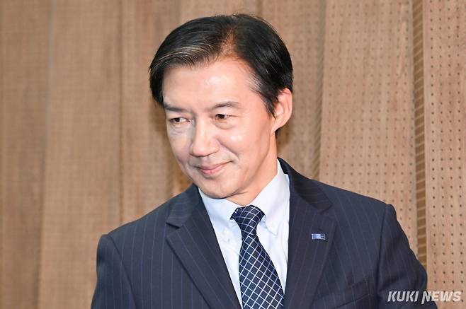 조국 조국혁신당 평택을 후보가 20일 국회 소통관에서 6.3 지방선거 현안 관련 기자회견에 참석하고 있다.