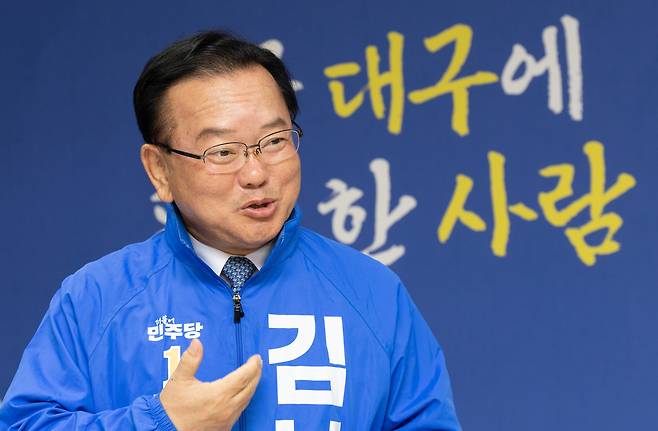 김부겸 더불어민주당 대구시장 후보가 지난 18일 대구 달서구에 마련된 후보 선거사무소에서 헤럴드경제와 인터뷰를 하고 있다. 대구=윤창빈 기자