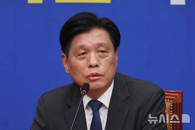 [서울=뉴시스] 고승민 기자 = 조승래 더불어민주당 총괄선대본부장이 20일 서울 여의도 국회에서 현안 기자간담회를 하고 있다. 2026.05.20. kkssmm99@newsis.com