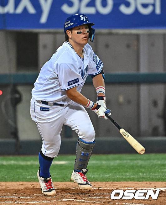 [OSEN=포항, 이석우 기자] 19일 포항야구장에서 2026 신한 SOL KBO 리그 삼성 라이온즈와 KT 위즈의 경기가 열렸다. 홈팀 삼성은 원태인이, 방문팀 KT는 보쉴리가 선발 출전했다. 삼성 라이온즈 강민호가 5회말 2사 2루 우익수 앞 1타점 2루타를 치고 있다. 2026.05.19 / foto0307@osen.co.kr