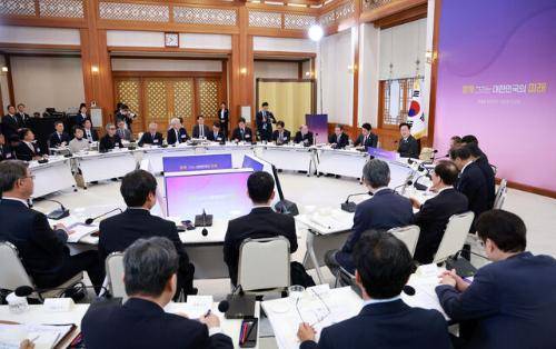이재명 대통령, 자문회의·위원회 간담회 주재 (서울=연합뉴스) 한상균 기자 = 이재명 대통령이 21일 청와대에서 대통령 자문회의·위원회 간담회를 주재하고 있다. 2026.5.21 [청와대통신사진기자단] xyz@yna.co.kr (끝) <저작권자(c) 연합뉴스, 무단 전재-재배포, AI 학습 및 활용 금지>